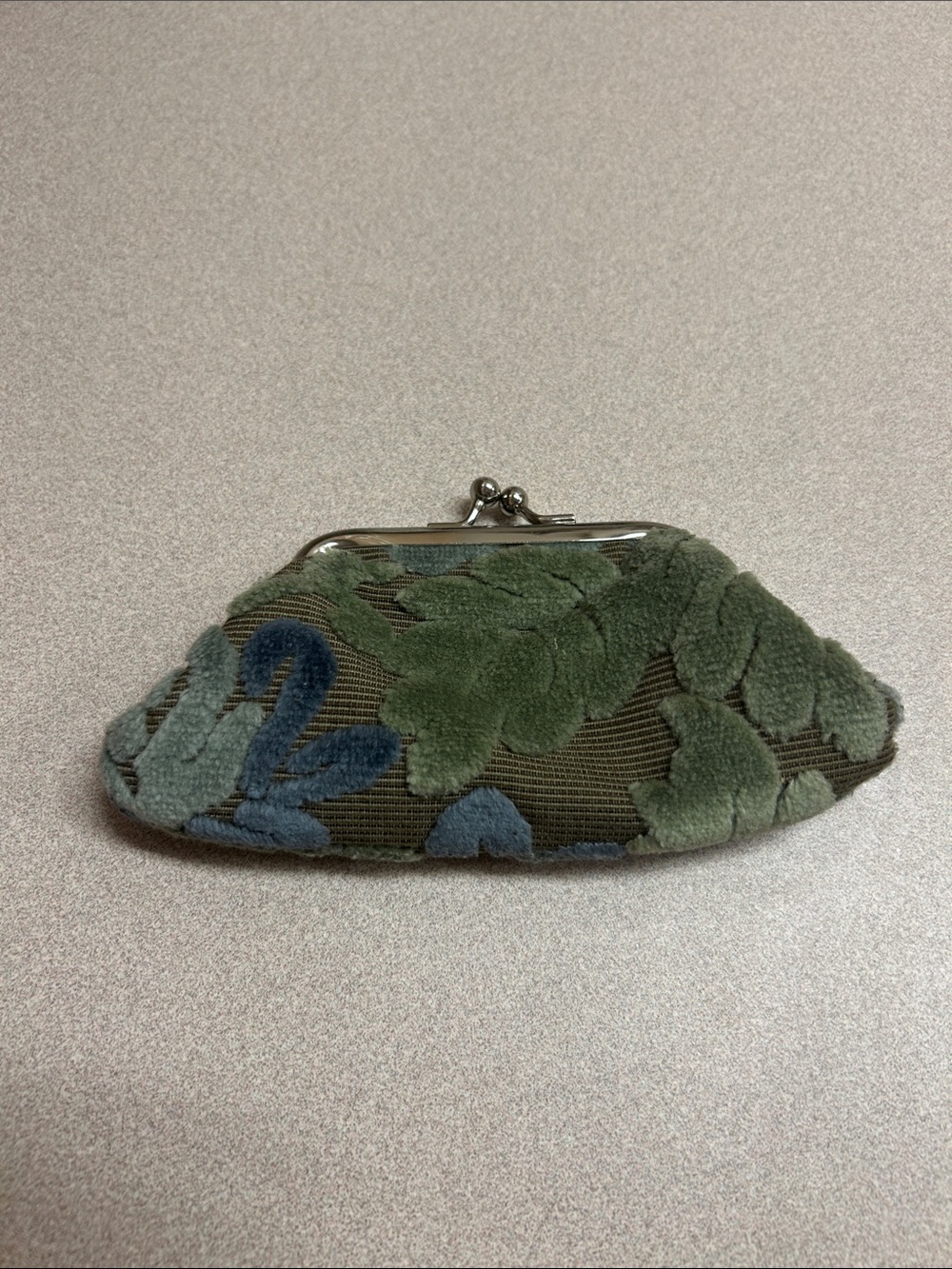 Glenda Gies Vintage-Inspired Green Floral Velvet Clasp Coin Purse